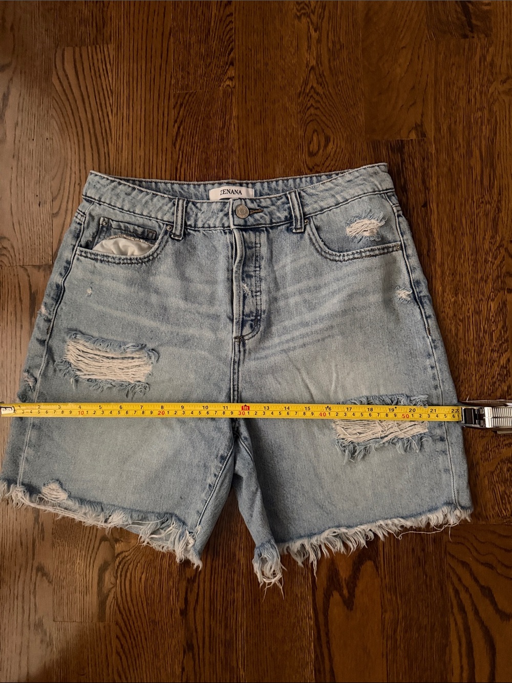 Zenana Outfitters Light Wash Distressed Denim Shorts medium - Picture 8 of 9
